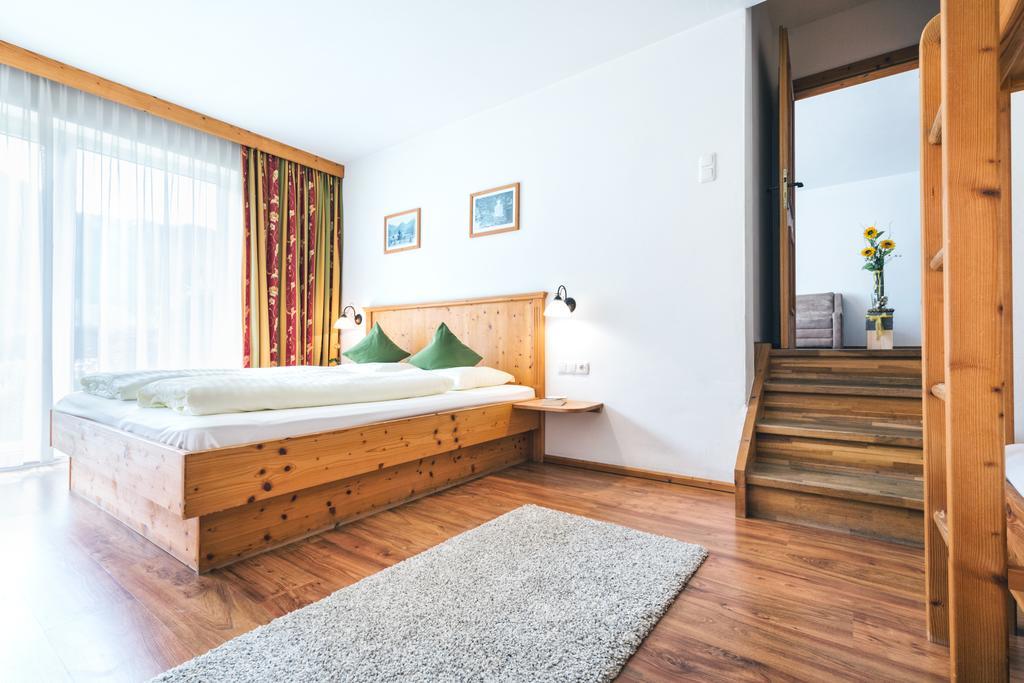 Apparthotel Alpenchalet Neukirchen am Großvenediger エクステリア 写真
